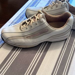 ETONIC WOMENS GOLF SHOES.